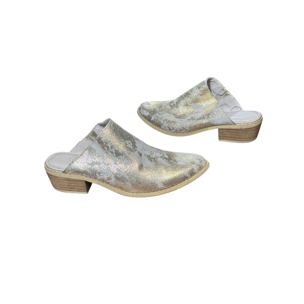 Very volatile  Los angeles mule size 6 women's